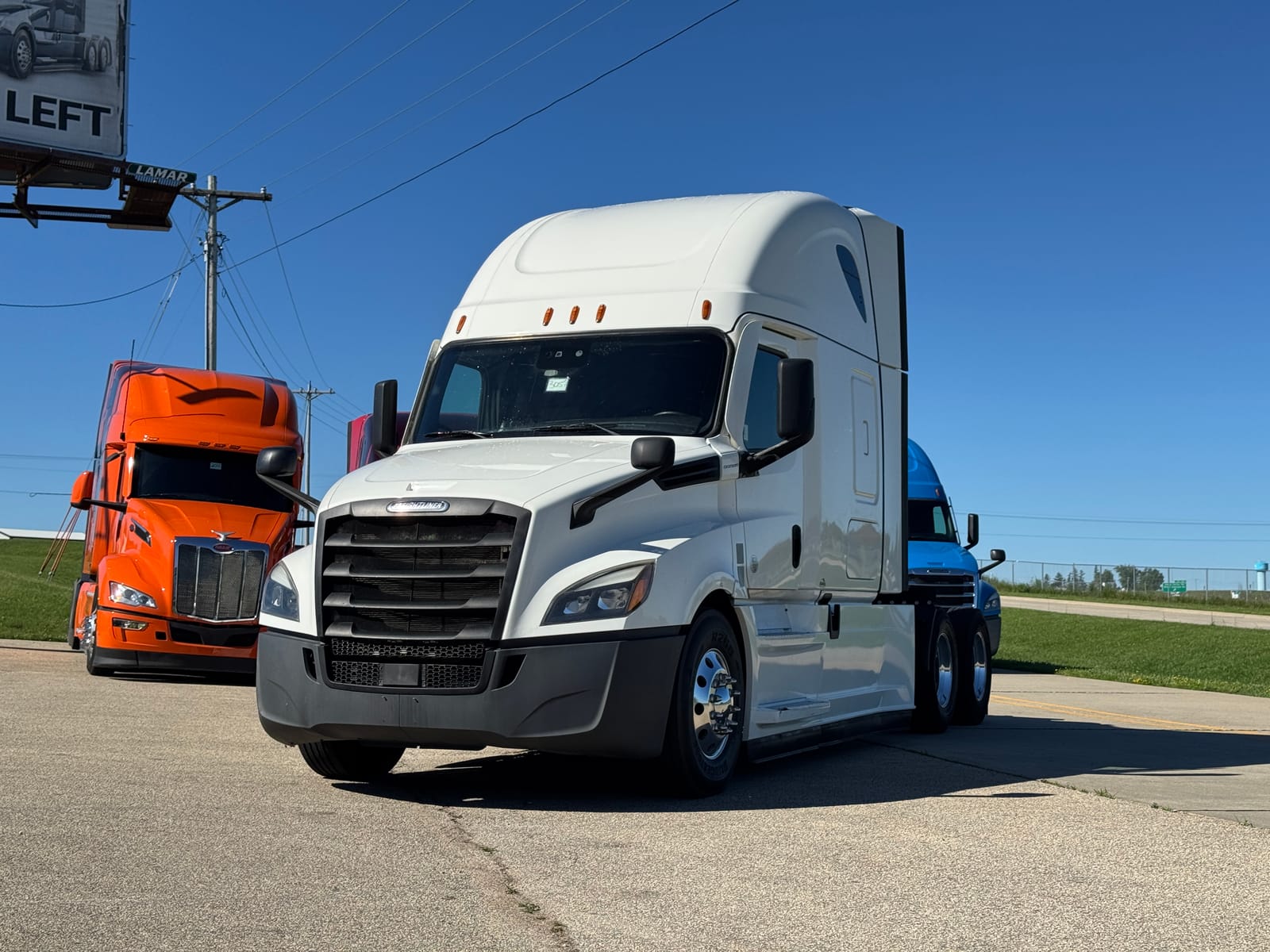 2021 FREIGHTLINER Cascadia 126