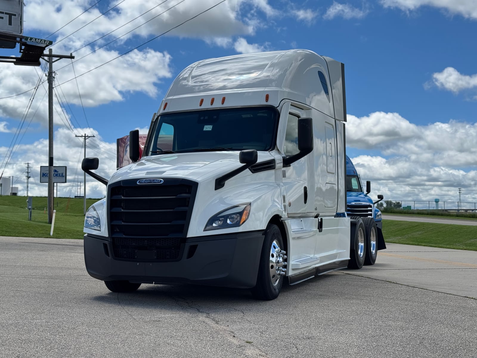 2021 FREIGHTLINER Cascadia 126